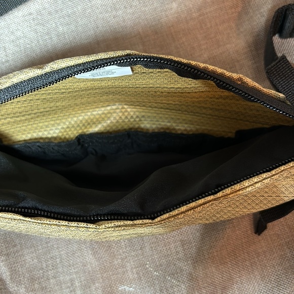 Nike Small Pack Bag UNISEX NWOT - Picture 8 of 12